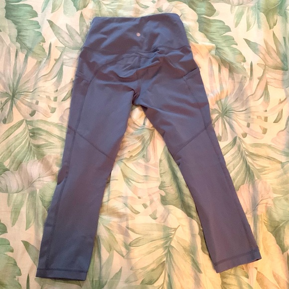 Yogalicious Cropped Leggings with Pockets - Picture 3 of 3